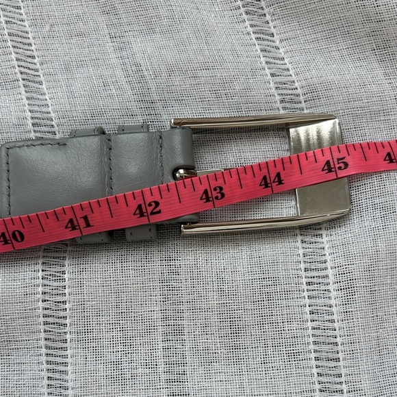 Under Armour NWOT Gray Belt with Silver Buckle - Picture 8 of 9